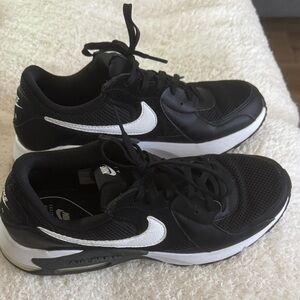 Nike Dual-Tone Black and White Air Max 90